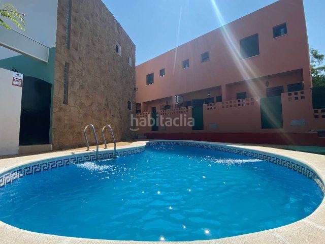 Foto 4f2f1bc9-5c40-4a66-b190-dc088d27c2a9. Casa amb aparcament a Islantilla golf Islantilla