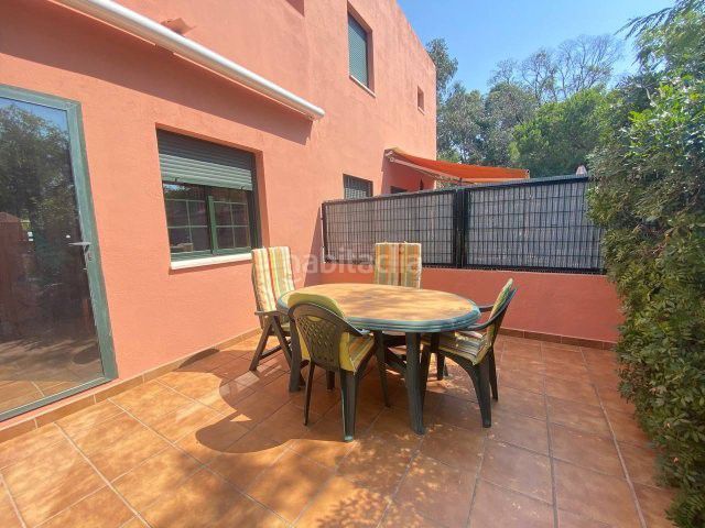 Foto 8c92f154-8149-4d92-b934-06125d654e0d. Casa amb aparcament a Islantilla golf Islantilla