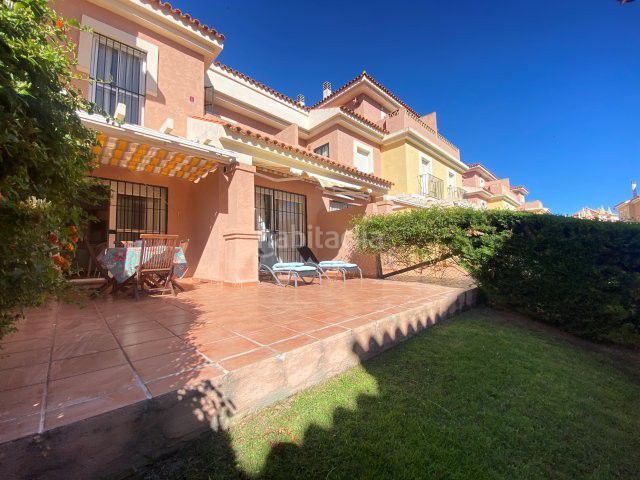 Foto 745327ab-a87e-4ca6-88ef-4f446051416e. Casa amb aparcament a Islantilla golf Islantilla