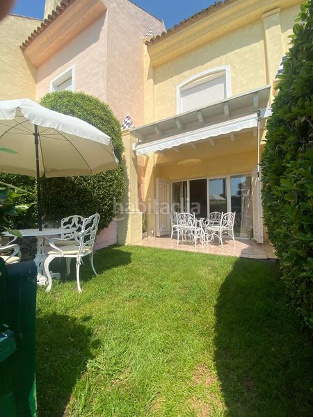 Foto b2605458-13f1-4514-b4fb-eb275a2c0d7c. Casa adossada amb aparcament a Urbasur Islantilla
