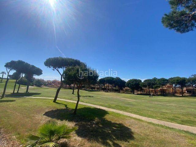 Foto 6ce54fe2-7629-459e-bbc0-b50f677a6534. Casa amb calefacció aparcament a Islantilla golf Islantilla