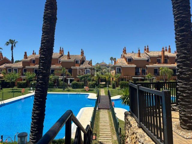 Foto 704c82d0-74ff-414d-97be-e54f574f7d74. Casa adossada a barranco del mro 1 a Islantilla golf Islantilla
