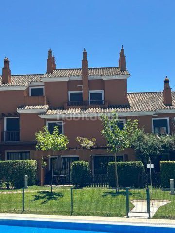 Foto bde15e8e-fcae-455f-8a14-38fa161a259c. Casa adossada a barranco del mro 1 a Islantilla golf Islantilla