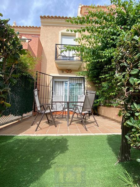 Foto f0c472f1-fa16-410a-bba9-1ceff1aeded2. Casa adossada amb aparcament a Islantilla golf Islantilla