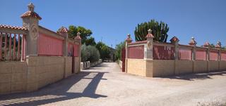 Masía en Elche de la Sierra. Gran caserío con 20000 metros de parcela