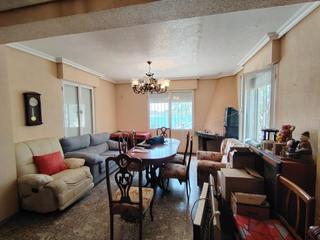 Terreno residenziale in La Algoda - Matola - Llano de San José. Espectacular casa con piscina, local y barbacoa en zona matola