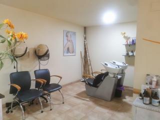 Local commercial à Las Bayas. Oportunidad en las bayas! local con posibilidad de vivienda  125