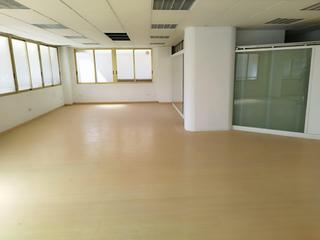 Lloguer Local Comercial a Carrús Oeste. Entresuelo comercial