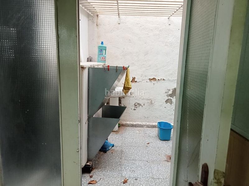 Foto fd22b289-2484-43cc-a5c7-b31db084fe33. Local comercial local con posibilidad de hacer vivienda en Elche / Elx