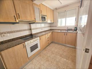 Appartement à Pont Nou - Corazón de Jesús. Te presentamos esta vivienda de 4 habitaciones, balcon y terraza