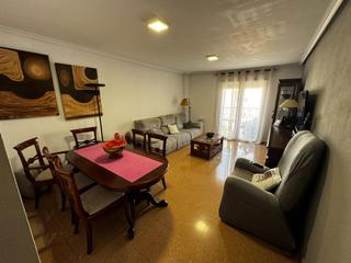 Appartamento in San Crispín. Amplio y luminoso piso en san crispín, elche  ideal para familia