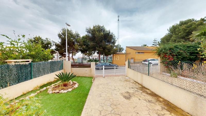 Foto 71a38975-50b8-46d0-bd0c-367964251775. Casa bungalow en urbanización monte faro gran alacant en Santa Pola