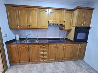 Etagenwohnung in El Toscar. Encantador piso exterior en elche  zona toscar por solo 135,000