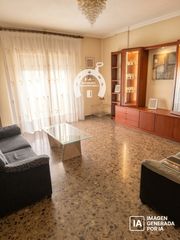 Flat in Carrús Oeste. Piso luminoso con balcón, trastero y orientación sur, zona plaza
