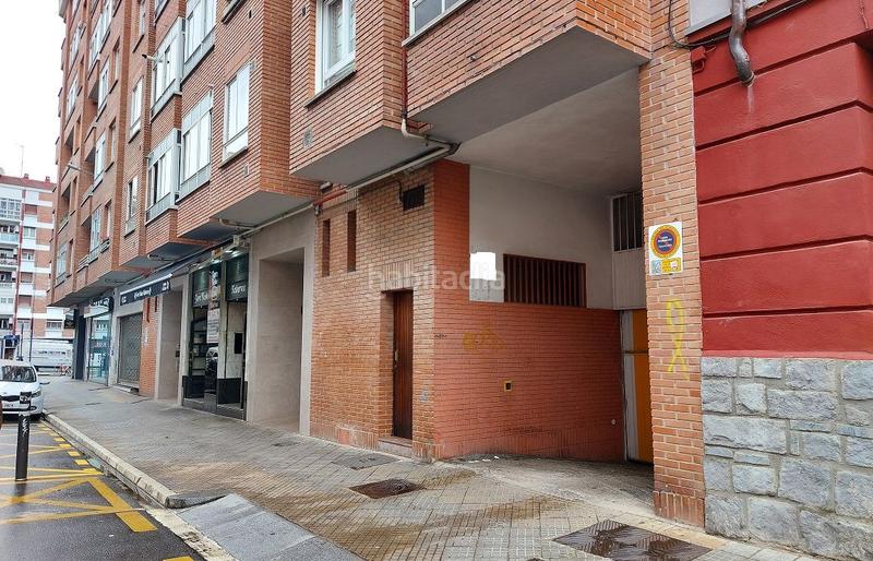 Foto dab618bb-7d2d-4762-82f4-5ea4395b22c4. Autoparkplatz in Santa Lucía Vitoria - Gasteiz