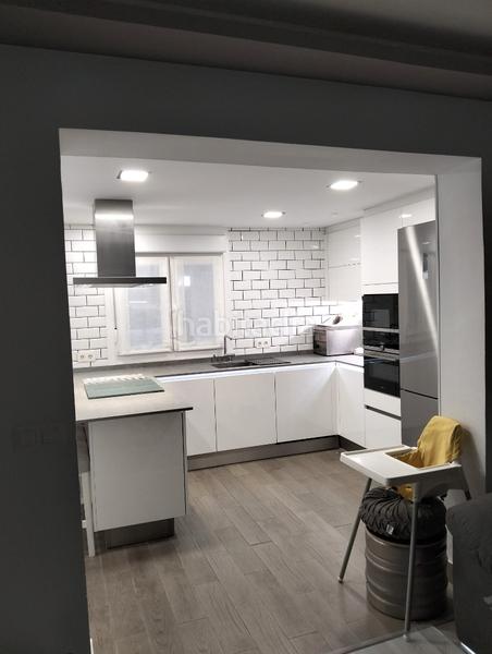 Foto 549000ae-43e0-49b7-8029-27ea12567c6d. Maison jumelée avec cheminée chauffage dans Abetxuko Vitoria - Gasteiz