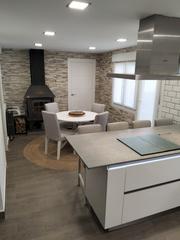 Casa aparellada  Txarrakea kalea. Chalet pareado para entrar a vivir