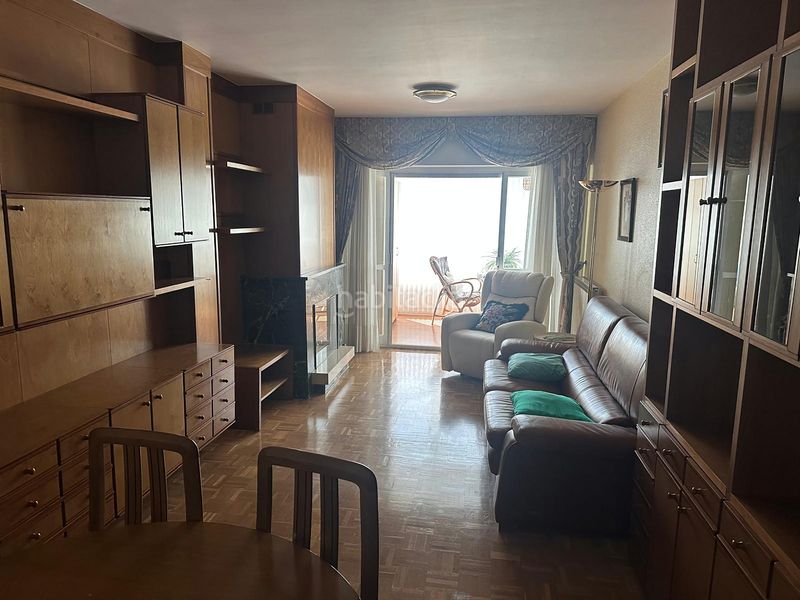 Foto 162a16f6-71a8-4d31-89c1-5399d3d56fd2. Pis amb xemeneia calefacció aparcament a San Martín Vitoria - Gasteiz