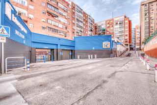 Rent Car parking in Avenida de aragón 336. Plaza de parking de 9 m²  en pacífico, madrid.
