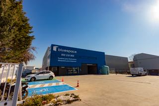 Rent Business premise in Calle francisco alonso 12. Presentamos un amplio local de almacenaje de 25 m2 en alquiler e