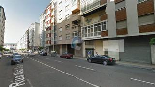 Lloguer Local Comercial  Sainza. Bajo muy bien situado 220 metros en planta y gran fachada. para