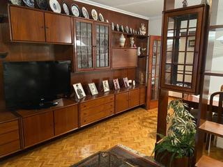 Pis  Rúa do progreso. Amplio piso de 4 dormitorios con armarios, 2 baños completos, sa