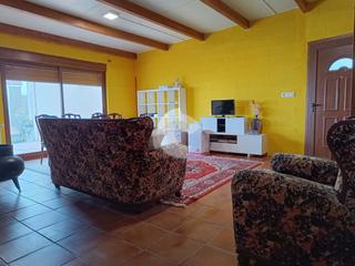 Maison à Toén. Se vende casa muy próxima a la ciudad a tan sólo 7 kilometros de