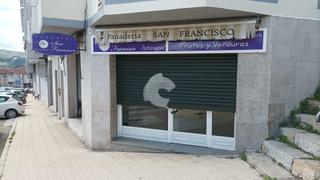 Local Comercial a San Francisco. Local en esquina acondicionado. baño y buen escaparate. con baño