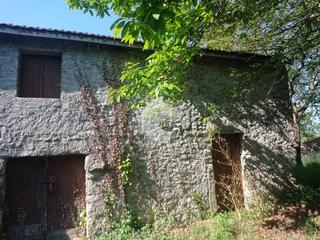 Casa a Merca (A). Casa de piedra con 350m2 de terreno para rehabilitar en a merca.