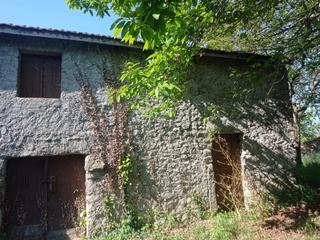 Casa a Merca (A). Casa de piedra con 350m2 de terreno para rehabilitar en a merca.