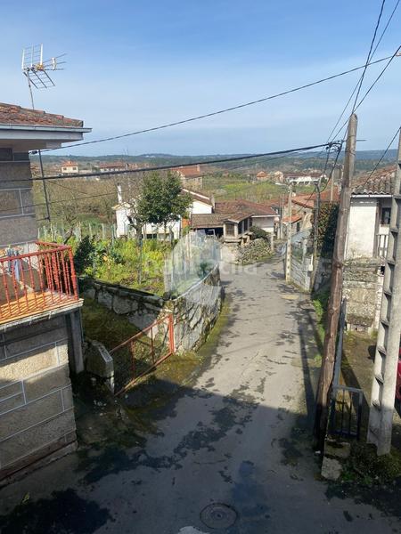Foto 3f66e43b-2cab-4e56-9f0d-e38e3a924058. Casa adossada a San Cibrao das Viñas