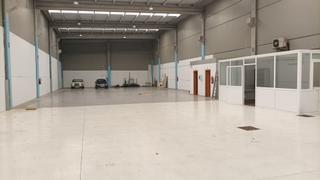 Nau industrial a San Cibrao das Viñas. Nave totalmente diáfana en el polígono barreiros. con oficina y