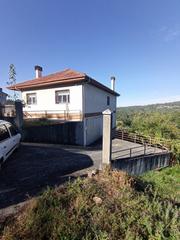 Casa a Merca (A). Casa a 4 km de la merca distribuida en planta principal 3 dormit