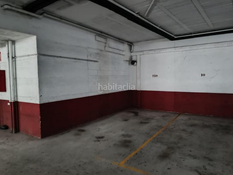 Foto aab86323-3189-4322-90bb-998105563448. Aparcament cotxe a San Cibrao das Viñas
