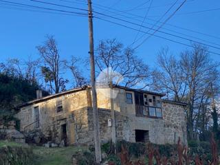 Casa a Barbadás. Retoral en venta con parcela de 12000 m2, excelentes vistas a or