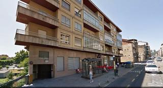 Lloguer Local Comercial  Rúa marcelo macías. Local acondionado con mucha luz y gran escaparate. parada de bus