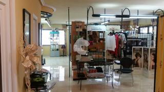 Location Local commercial  Valle inclán. Entreplanta de 90 m2 acondicionado para peluquería. no pierdas l