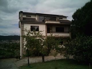 Casa  Lugar a farixa. Casa de 4 plantas de 112 m2 cada planta bajo- garaje para 3 coch