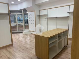 Location Local commercial  Paseo. Local comercial de 73m2 con altillo en las galerías viacambre zo
