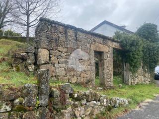 Haus in Entrimo. Parcela de 500 m2 donde se emplaza una casa en ruinas para hacer