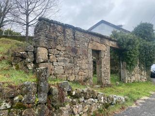Maison à Entrimo. Parcela de 500 m2 donde se emplaza una casa en ruinas para hacer