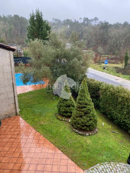 Foto afa352db-6fa6-40e7-948d-515d6d5f4ac1. Edificio in Lobios