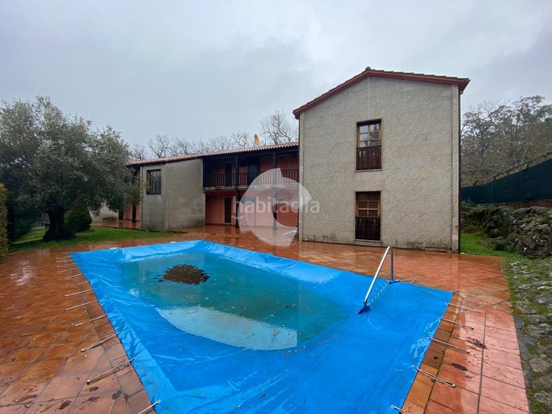Foto d8f46266-c3b5-4b7c-b28e-e0220496410e. Edificio in Lobios