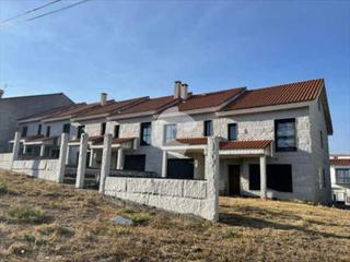 Casa adossada  Curros enriquez. Activos bancarios!