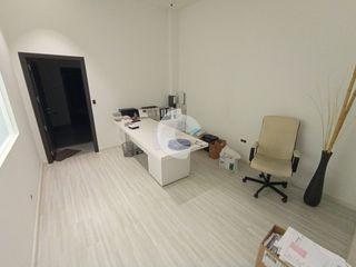 Lloguer Local Comercial  San paio. Local de 110m2 con vado en la zona del puente. 3 despachos y un