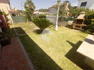 Casa bifamiliare in San Cibrao das Viñas. Vivienda unifamiliar pareada en castellanapoligono planta sótano