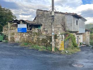 Casa adossada a Esgos. Vivienda adosada para reformar en folgoso, ayuntamiento de esgos