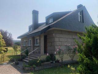 Casa  Lugar sas de penelas. Chalet independiente entre manzaneda y la ribeira sacra, dos par