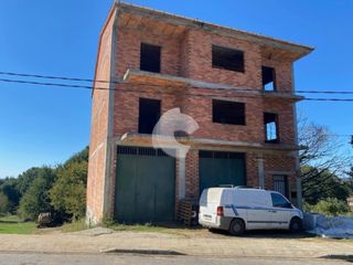 Building in Merca (A). Estructura de edificio en a merca con muchas posibilidades de re