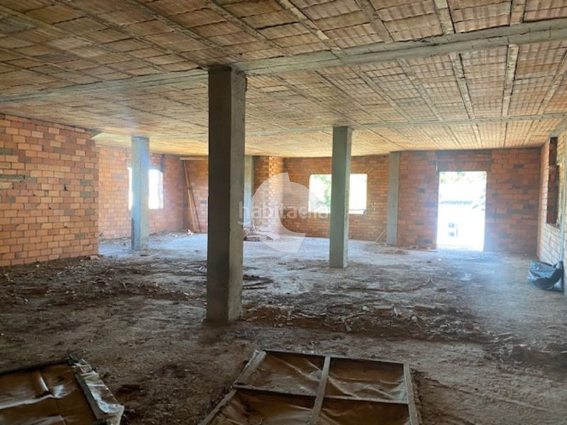 Foto bdf20682-6641-4054-bd85-fe69d6e09fd5. Edifici a Merca (A)